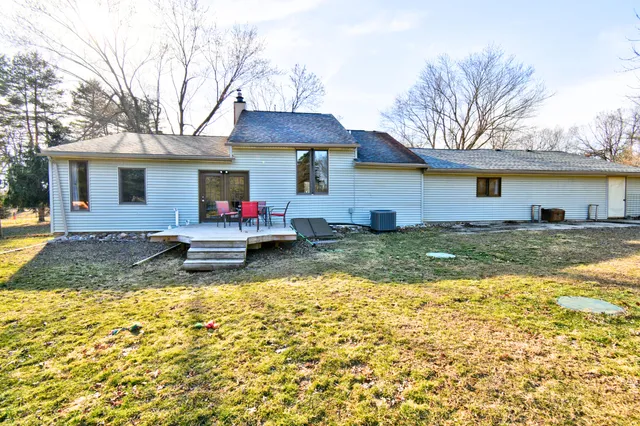 $385,000 | 323 South Truhn Road, Fowlerville, MI 48836