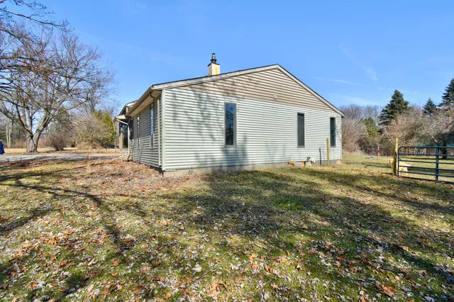 $385,000 | 323 South Truhn Road, Fowlerville, MI 48836