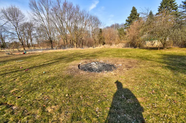 $385,000 | 323 South Truhn Road, Fowlerville, MI 48836