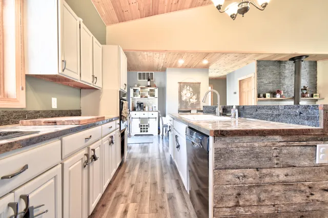 $385,000 | 323 South Truhn Road, Fowlerville, MI 48836