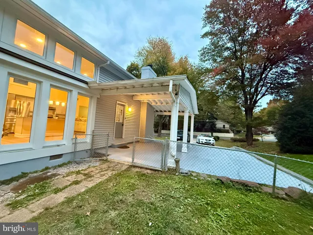 a house view with a outdoor space