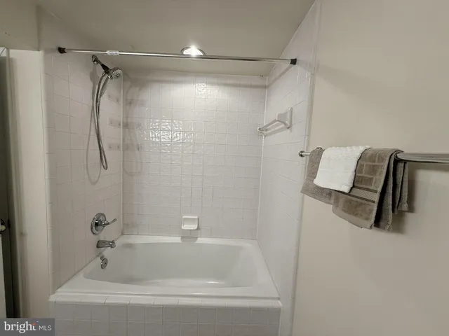 $3,950 | 4126 Maple Avenue, Fairfax, VA 22032