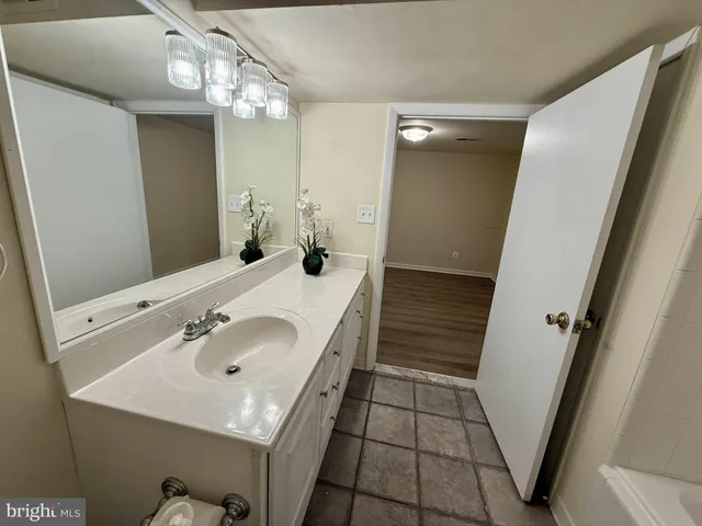 $3,950 | 4126 Maple Avenue, Fairfax, VA 22032