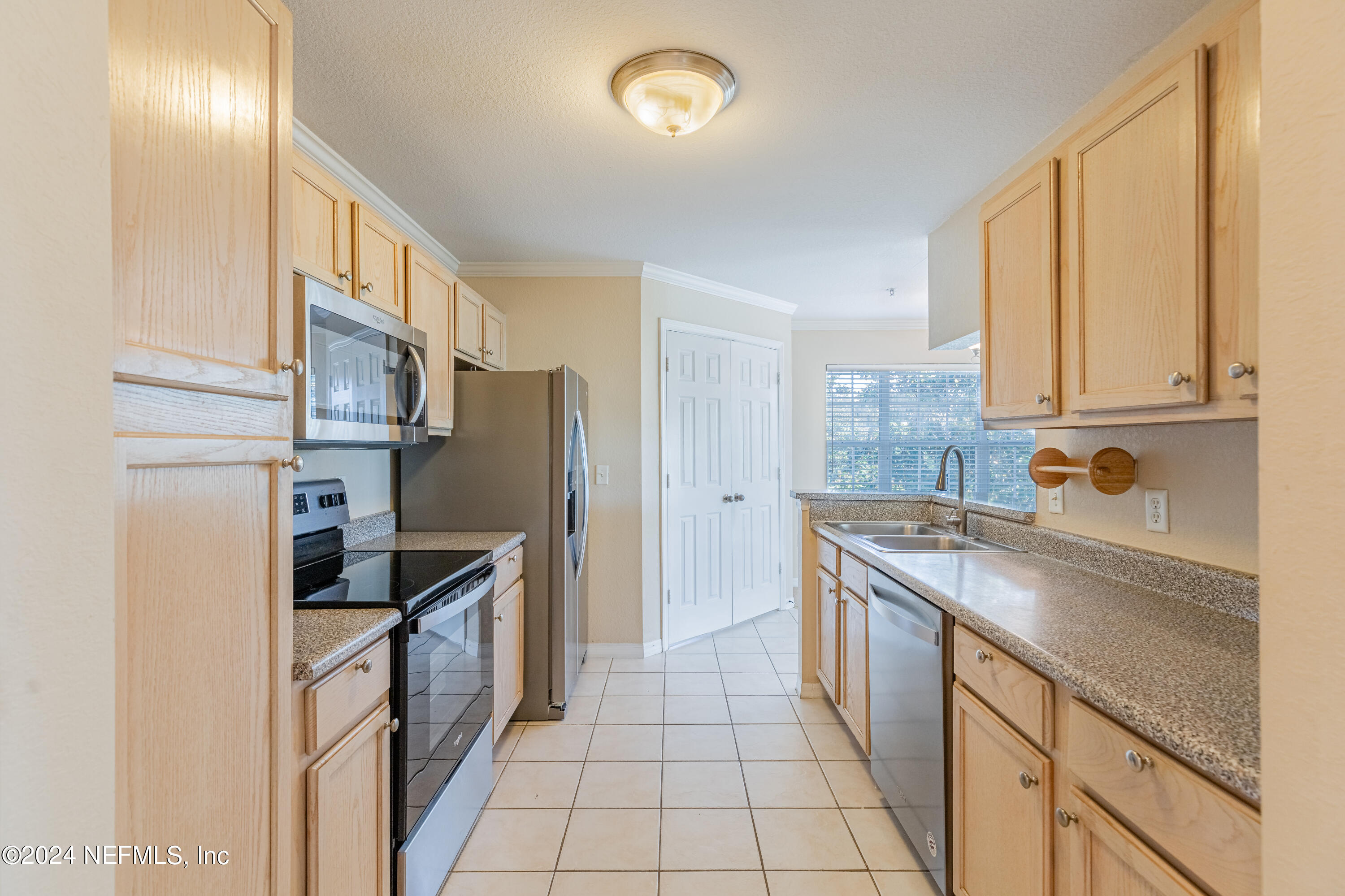 7800 Point Meadows Drive, Unit 1232 Jacksonville, FL 32256 - Photo 15 of 33 View of kitchen