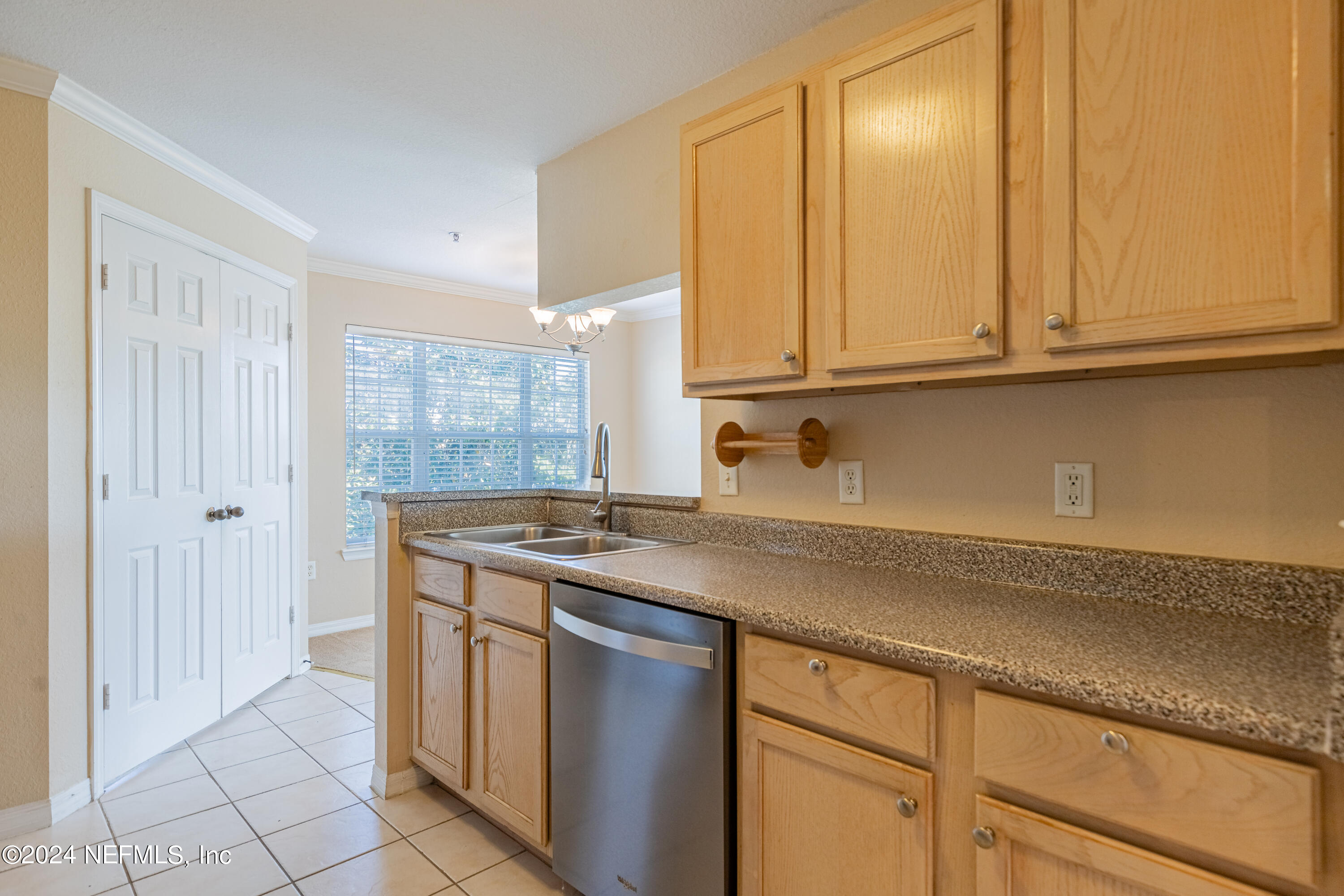7800 Point Meadows Drive, Unit 1232 Jacksonville, FL 32256 - Photo 17 of 33 Kitchen