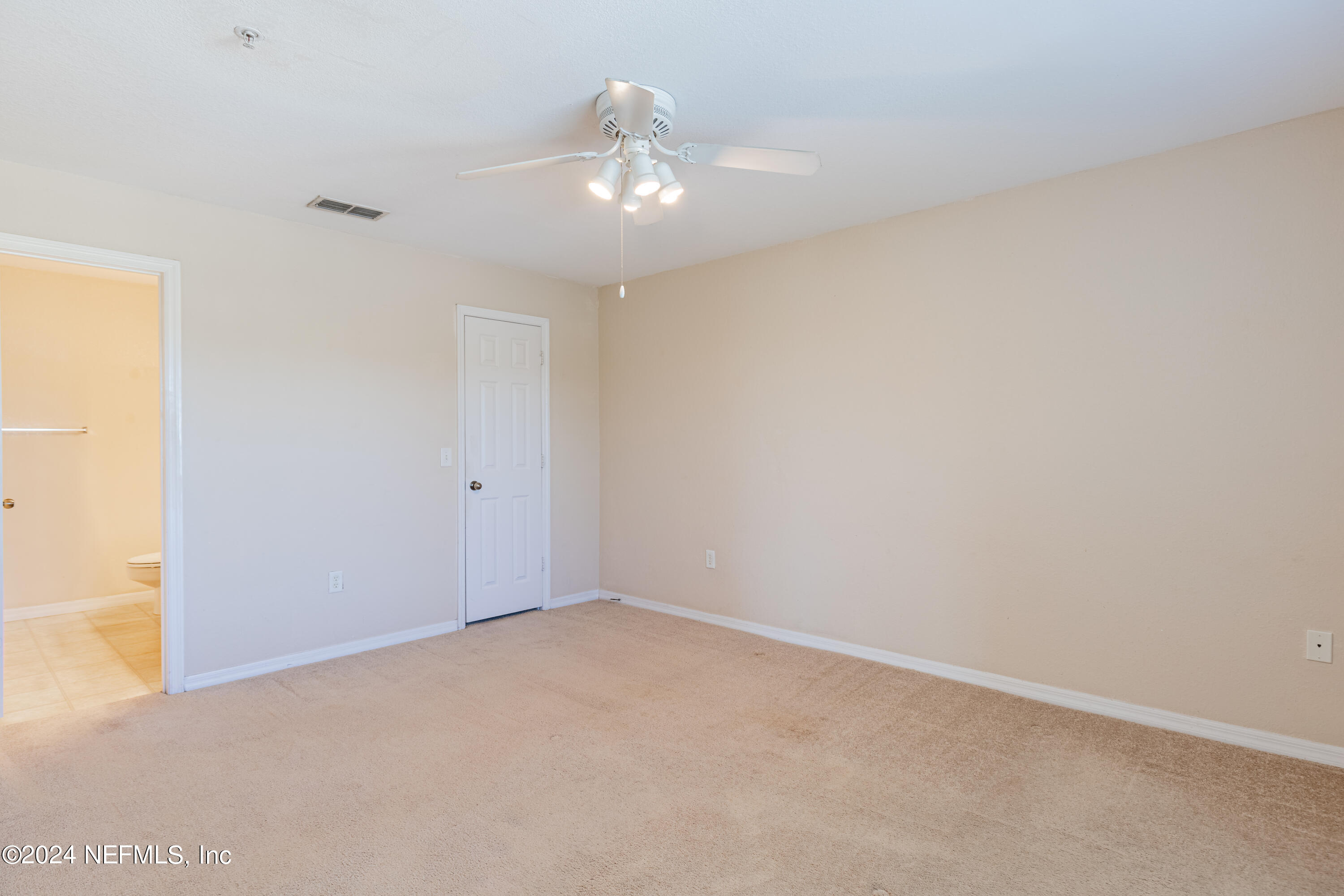 7800 Point Meadows Drive, Unit 1232 Jacksonville, FL 32256 - Photo 18 of 33 Primary bedroom