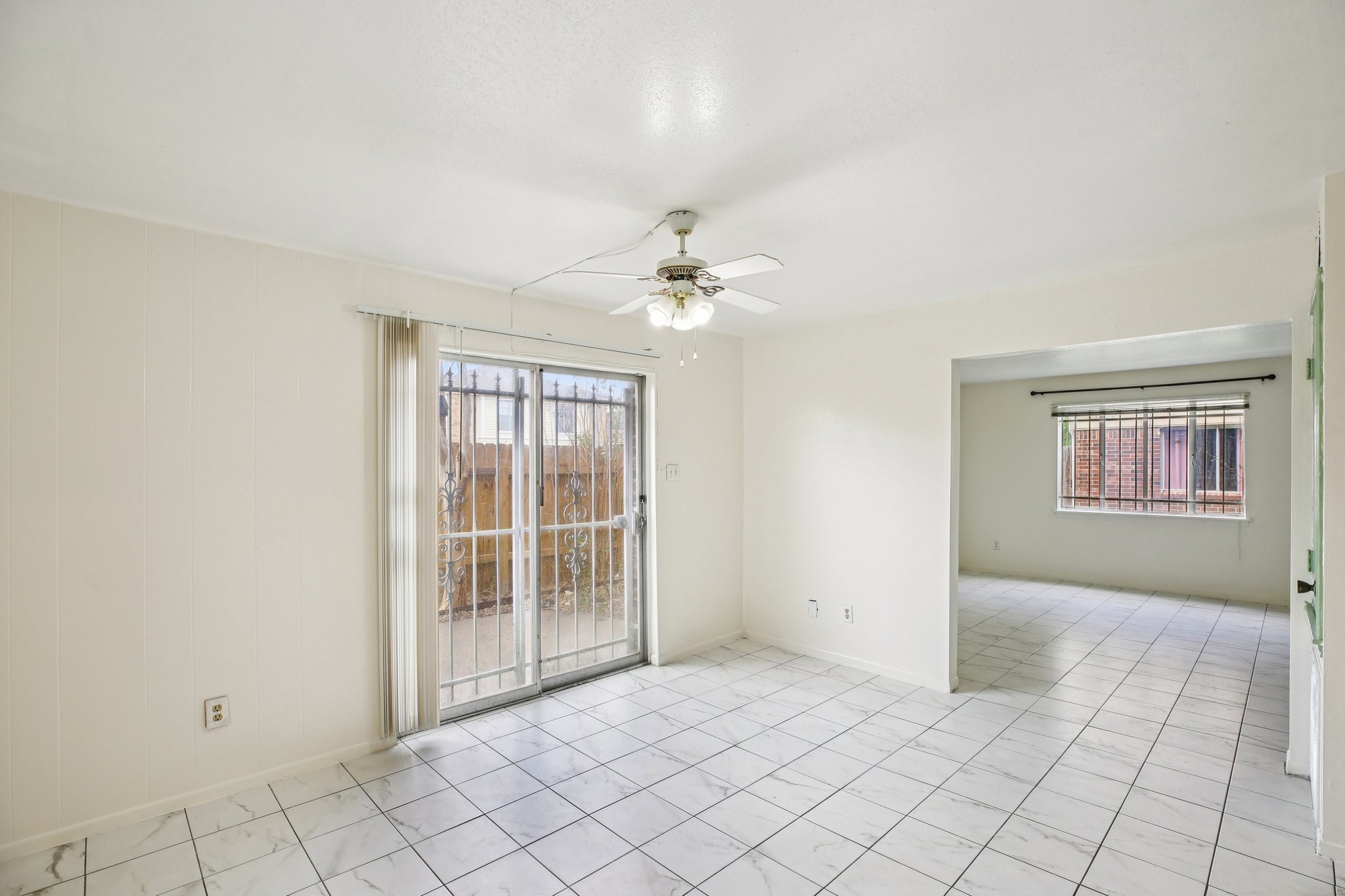 8379 La Roche Lane Houston, TX 77036 - Photo 10 of 28