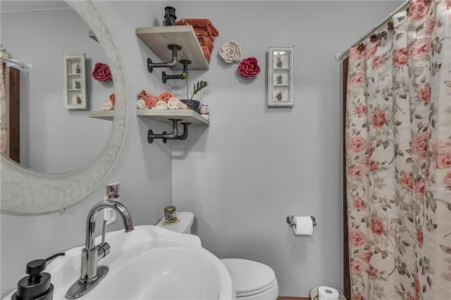 $599,900 | 5131 Northeast State Highway East, Weatherby, MO 64497