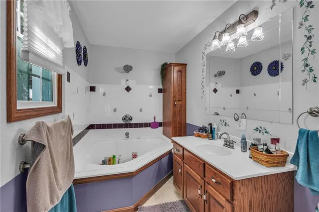 $599,900 | 5131 Northeast State Highway East, Weatherby, MO 64497