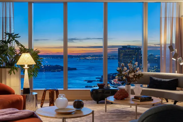 $6,950,000 | 252 South Street, Unit 77J | Two Bridges