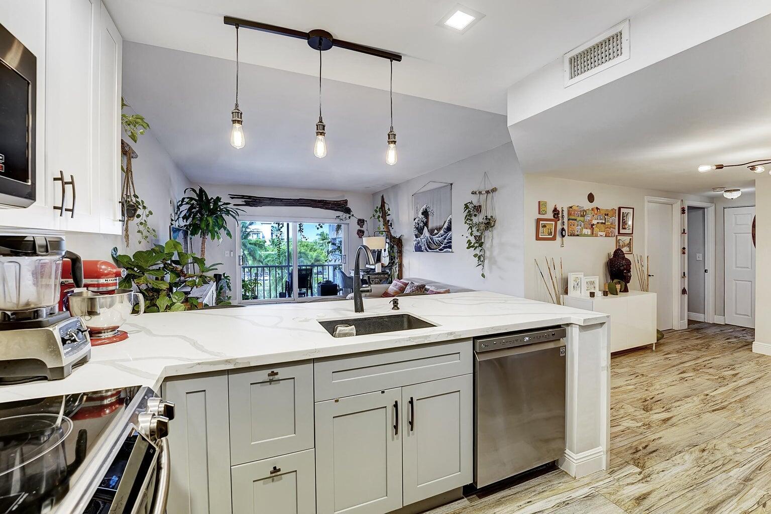 290 West Palmetto Park Road, Unit 411 Boca Raton, FL 33432 - Photo 9 of 34 20240923162014545720000000-o