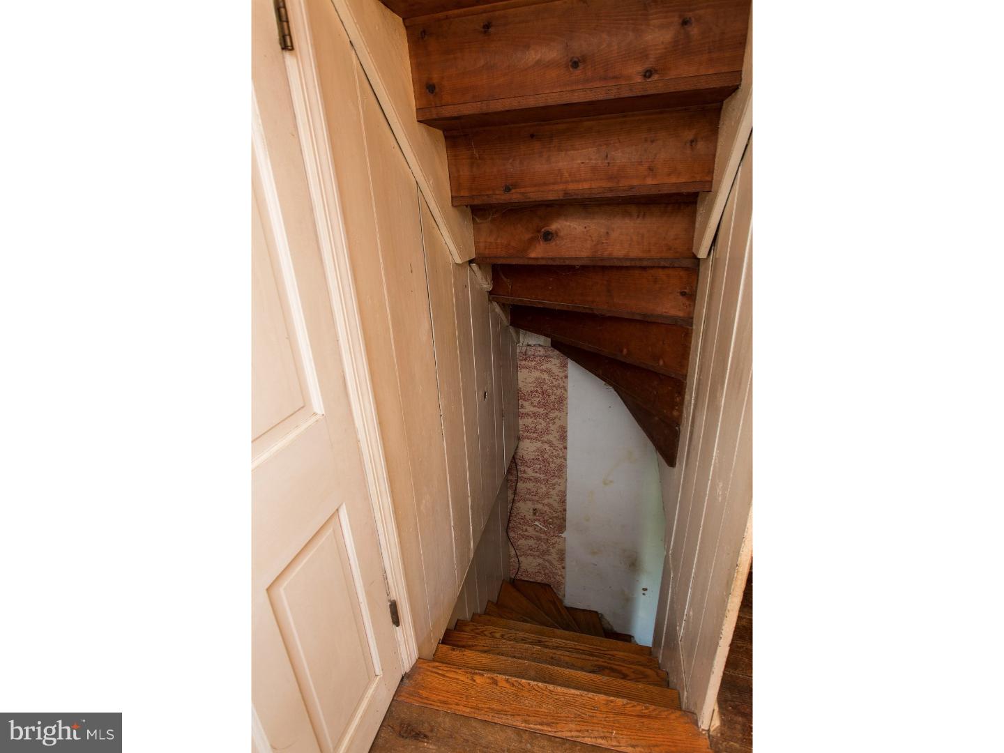 144 Warner Road Columbus, NJ 08022 - Photo 6 of 22 Hallway
