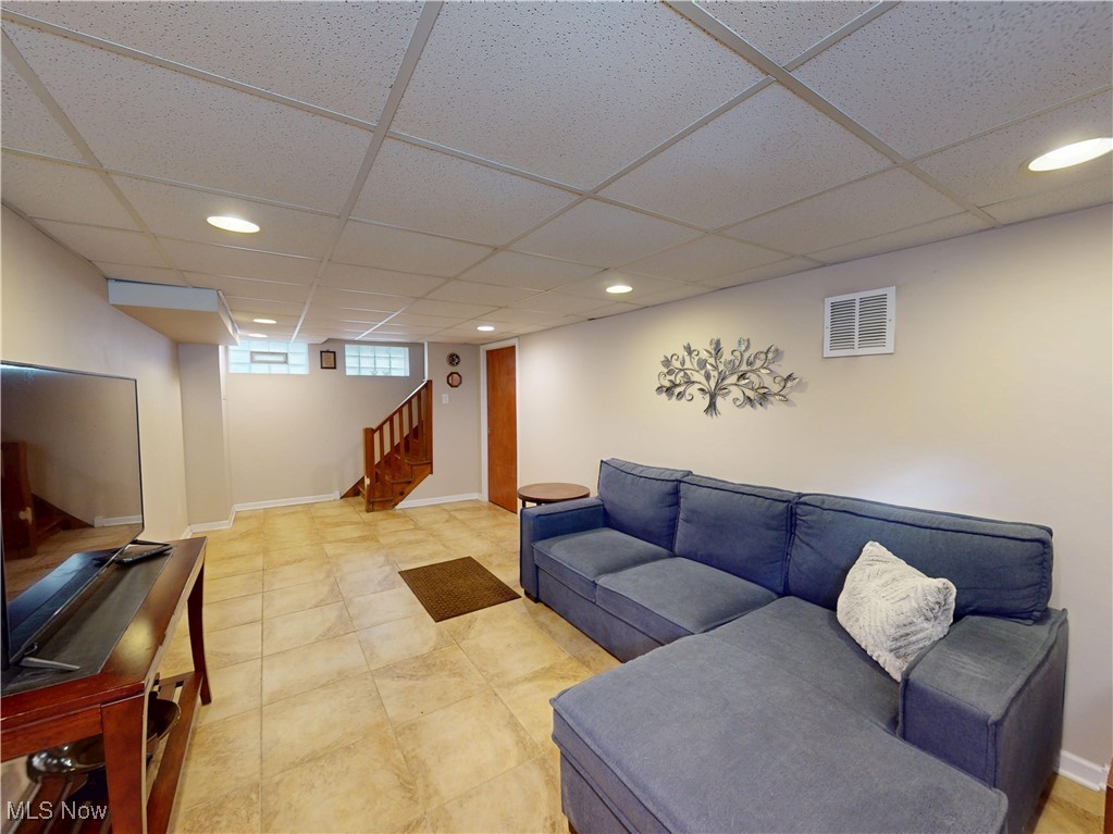 4047 Stilmore Road Cleveland, OH 44121 - Photo 31 of 37