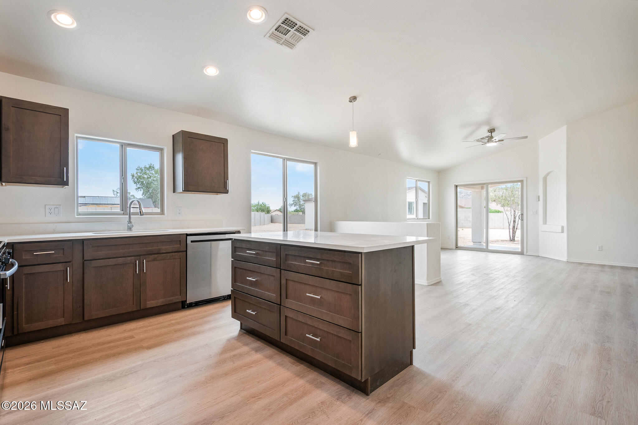 3705 West Tetakusim Road Tucson, AZ 85746 - Photo 10 of 44
