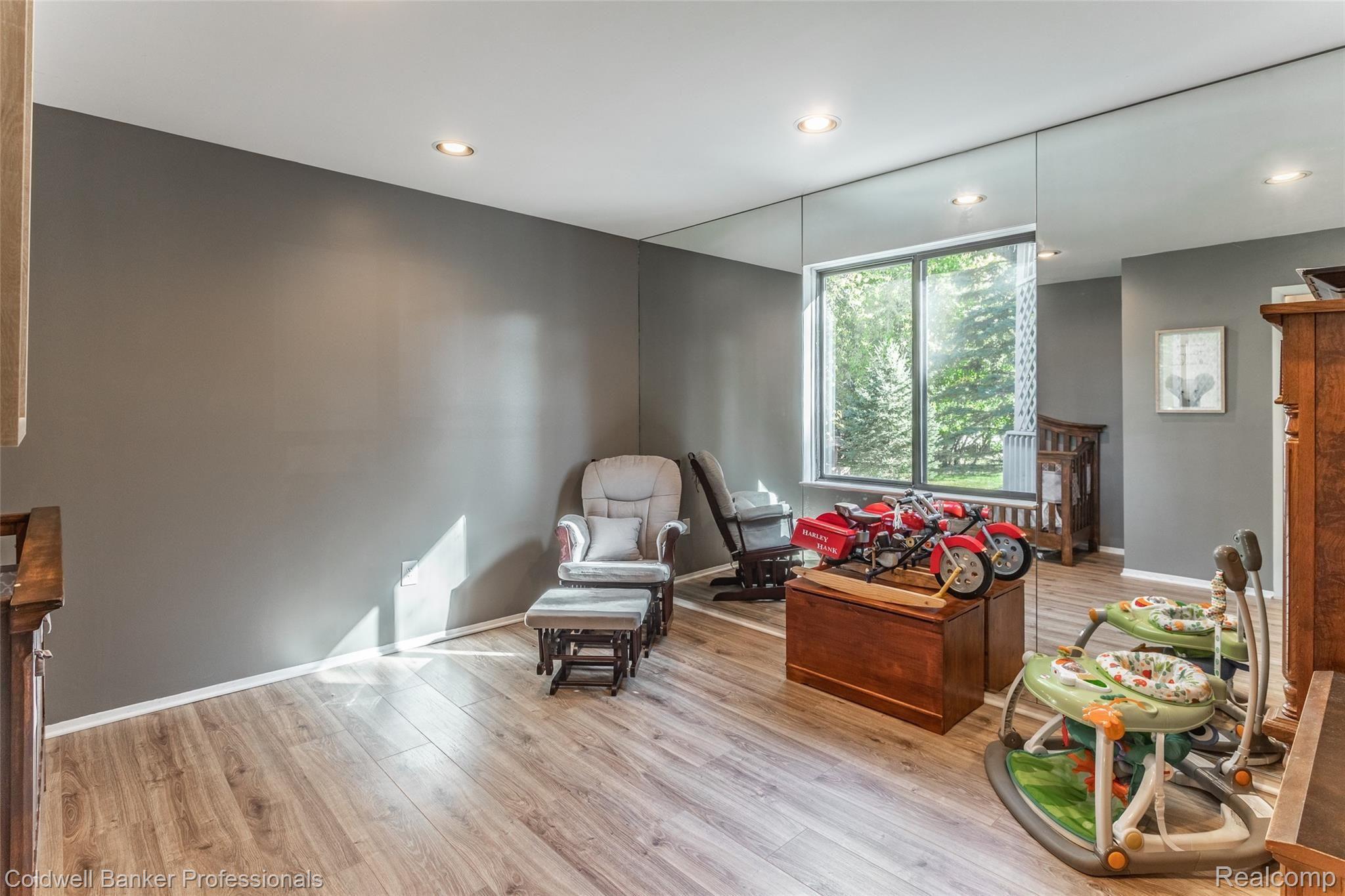 652 Ridge Road Walled Lake, MI 48390 - Photo 15 of 31 Ridge Rd-4.jpg