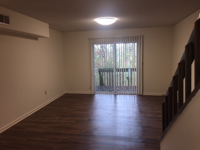 200 Woody Road, Unit 43 Pendleton, SC 29670 - Photo 3 of 10 Living Room