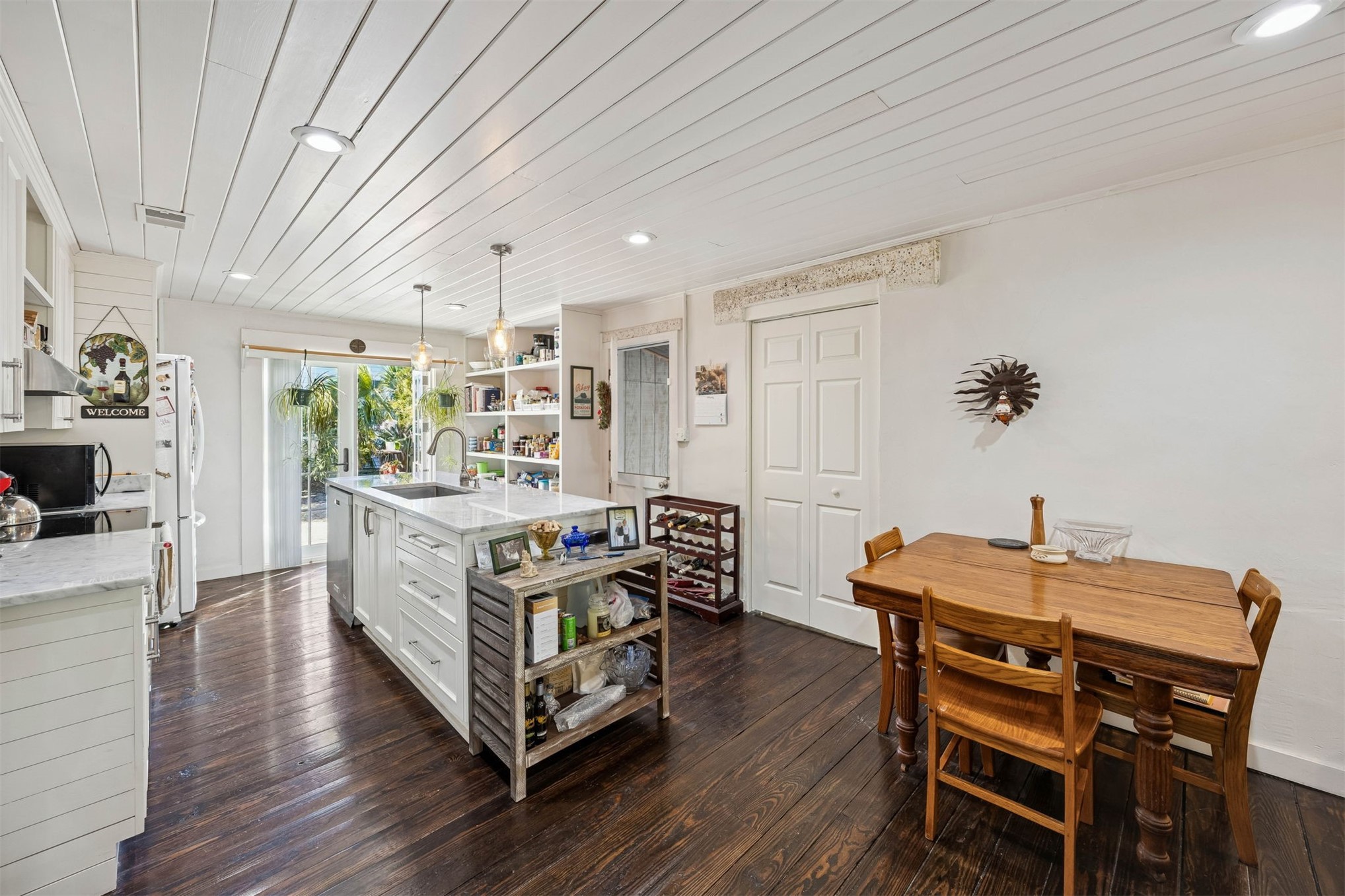 1012 Ladies Street Fernandina Beach, FL 32034 - Photo 20 of 64 a living room with furniture and wooden floor