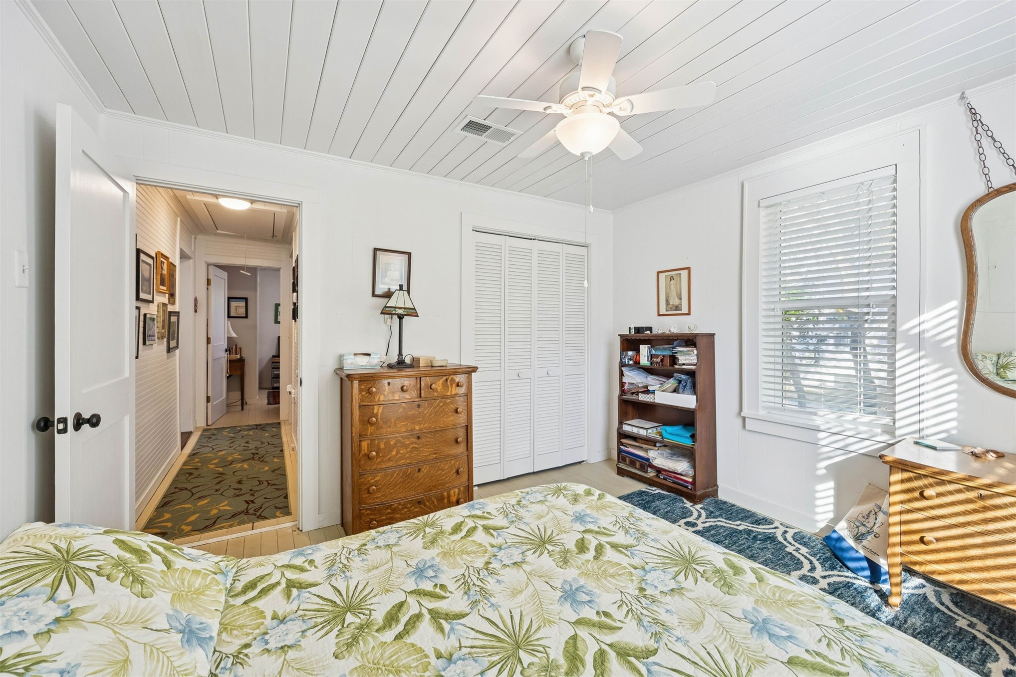 1012 Ladies Street Fernandina Beach, FL 32034 - Photo 29 of 64 a bedroom with a bed and a television