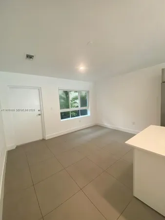 $3,000 | 2561 Northeast 193rd Street, Unit 1107, Miami, FL 33180