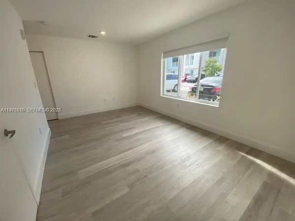 $3,000 | 2561 Northeast 193rd Street, Unit 1107, Miami, FL 33180
