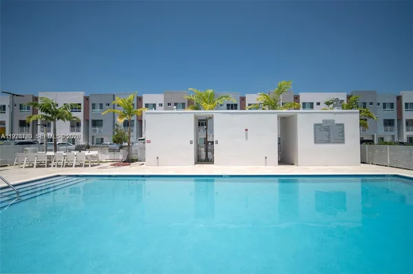 $3,000 | 2561 Northeast 193rd Street, Unit 1107, Miami, FL 33180
