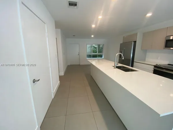 $3,000 | 2561 Northeast 193rd Street, Unit 1107, Miami, FL 33180