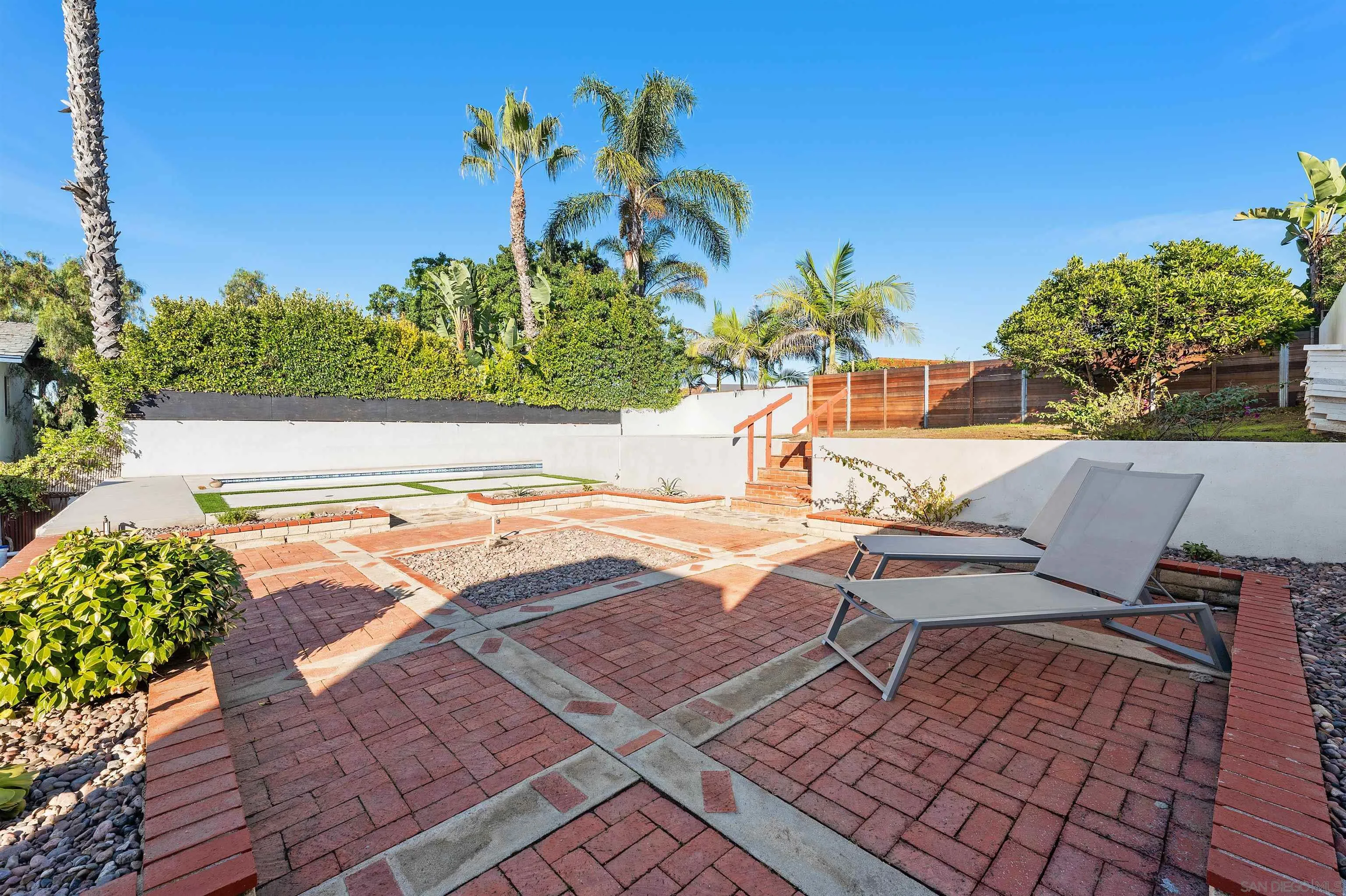 2103 Garfield Road San Diego, CA 92110 - Photo 29 of 34 a view of a outdoor space with garden view