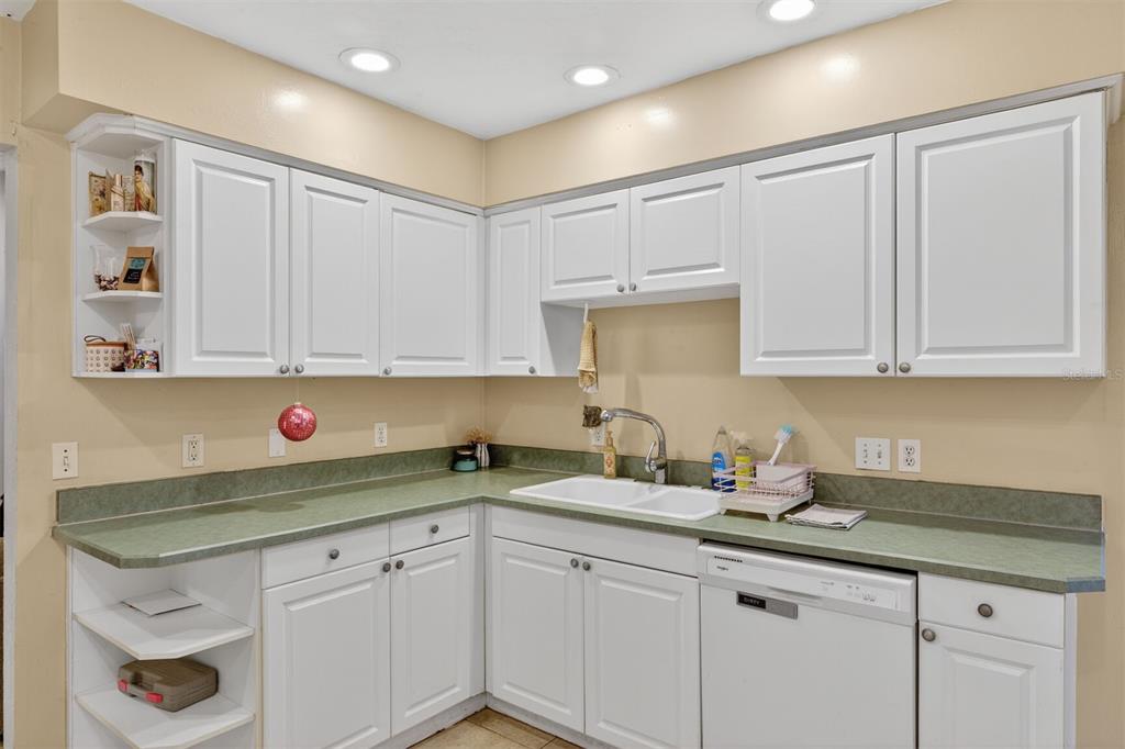 305 Northwest 28th Street Gainesville, FL 32607 - Photo 7 of 43
