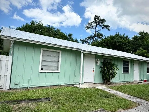 $2,000 | 3002 Southeast Camino Avenue, Stuart, FL 34997