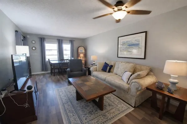 $1,300 | 1391 Mission Hills Boulevard, Clearwater, FL 33759