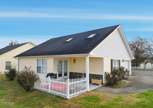 $279,000 | 1842 Country Meadows Drive, Sevierville, TN 37862