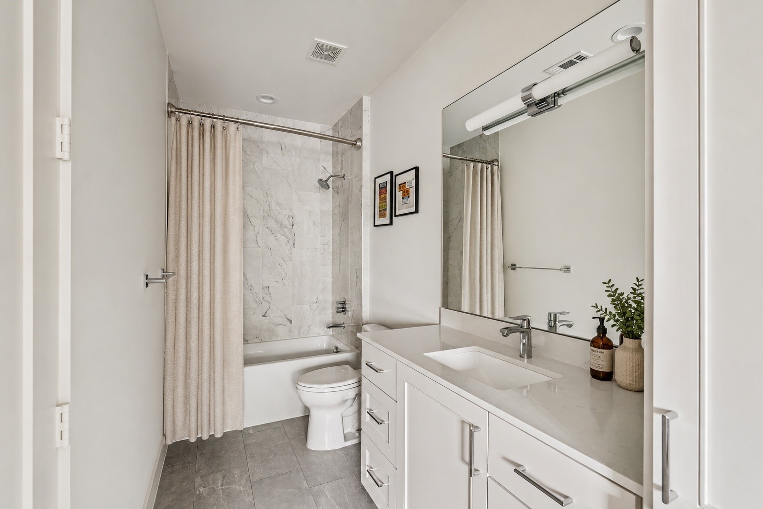 4638 Merwin Street Houston, TX 77027 - Photo 32 of 42 A well-appointed ensuite bath offers the convenience of a tub/shower combination.