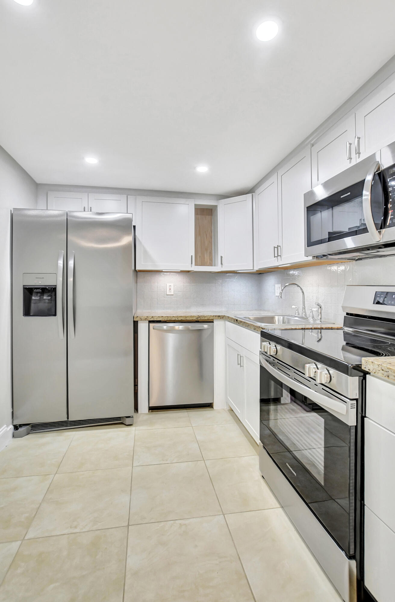 450 Northwest 20th Street, Unit 2020 Boca Raton, FL 33431 - Photo 7 of 29 21-print-DSC_0546