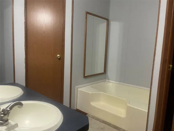 $1,400 | 280 County Road 6478, Dayton, TX 77535