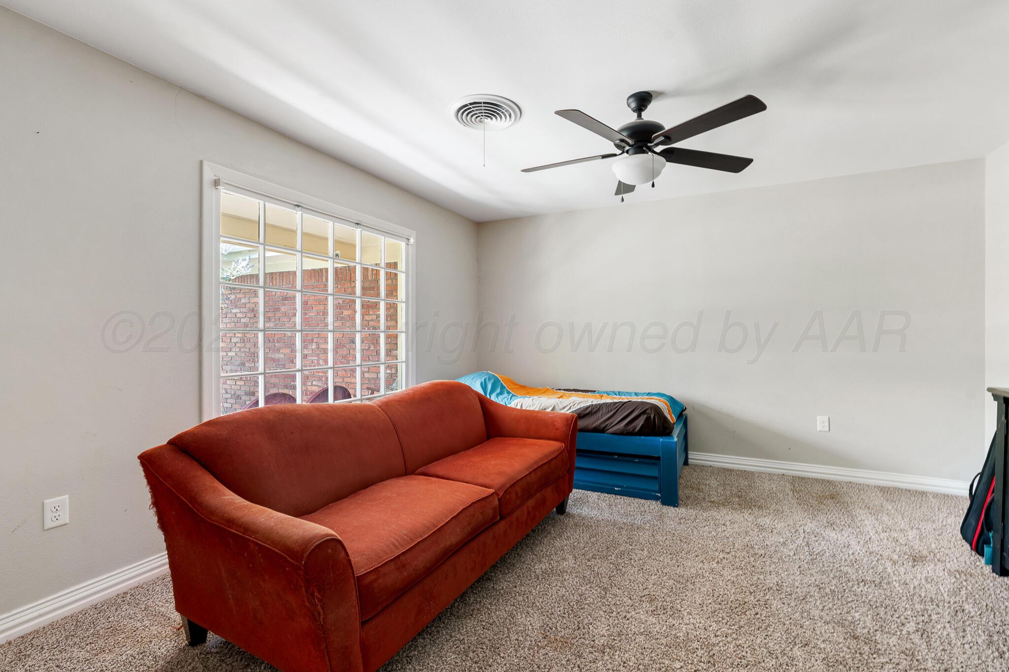 2307 Larry Street Amarillo, TX 79106 - Photo 6 of 35 Office/extra room