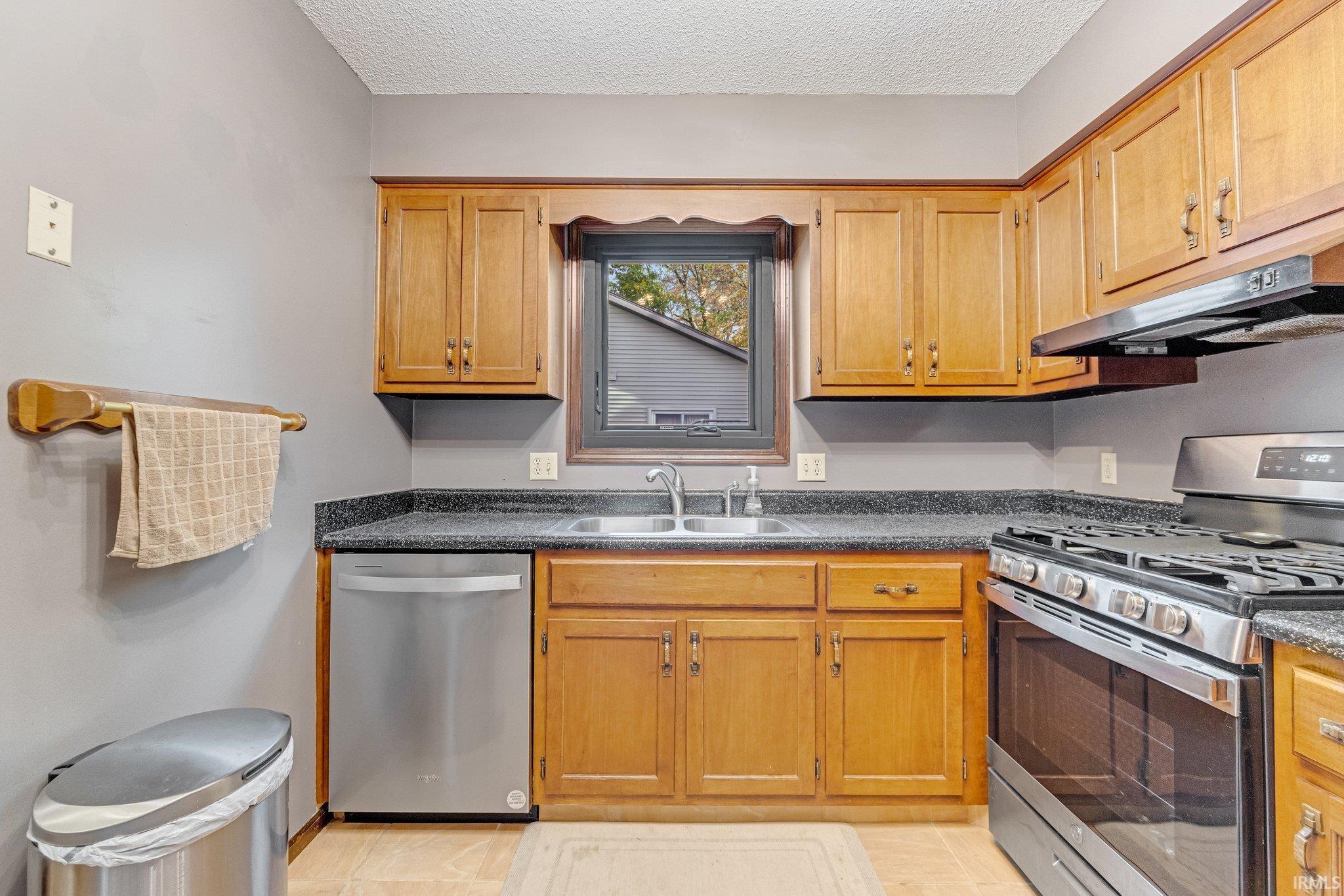 5832 Oak Fall Road Fort Wayne, IN 46845 - Photo 16 of 35 Gallery Image 16