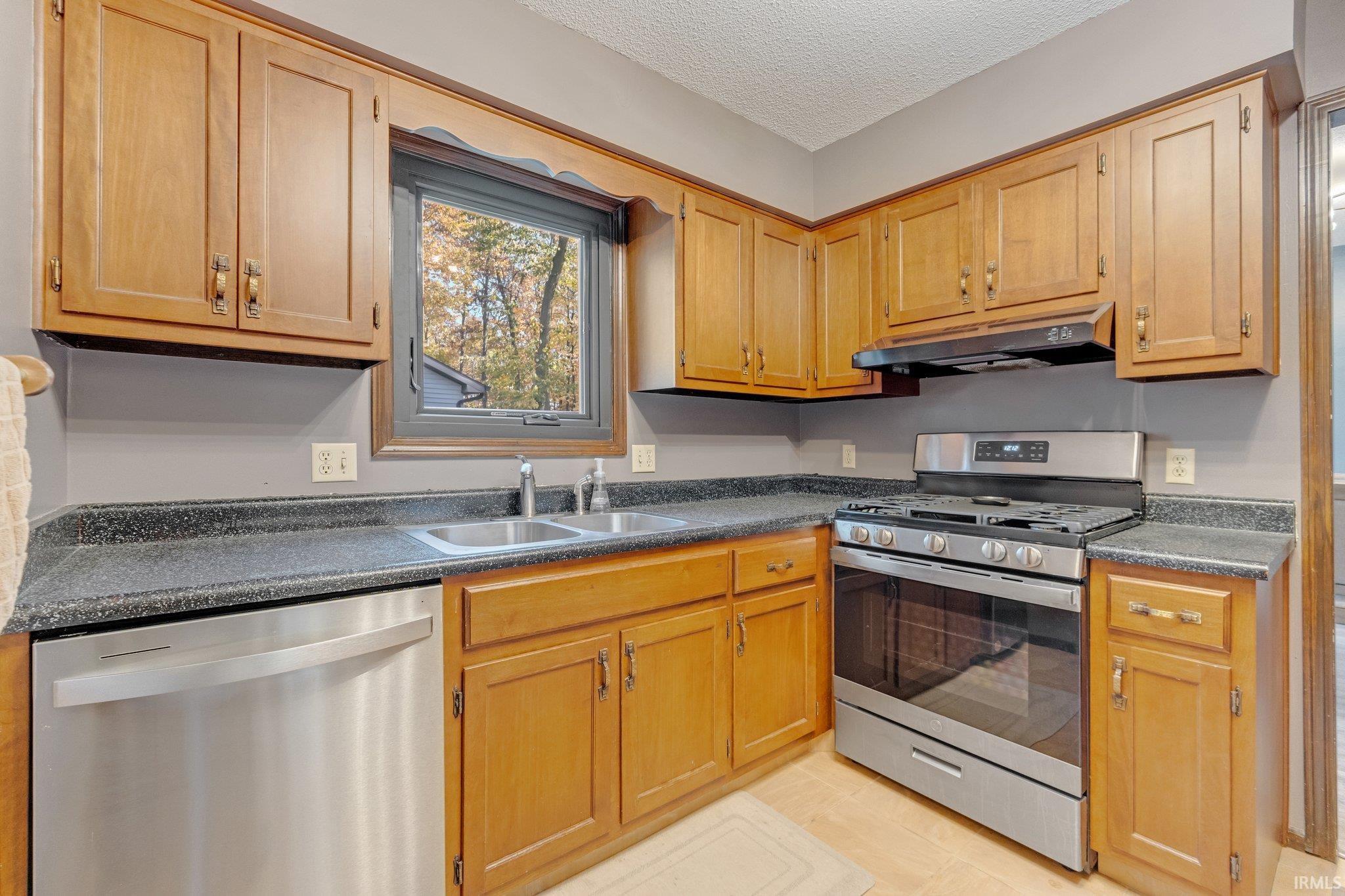 5832 Oak Fall Road Fort Wayne, IN 46845 - Photo 17 of 35 Gallery Image 17