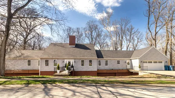 $795,000 | 6211 Pfafflin Lake Boulevard, Newburgh, IN 47630