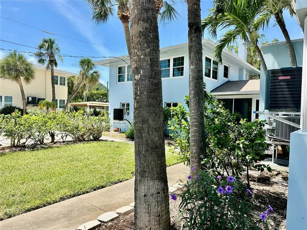 $2,200 | 1800 Pass A Grille Way, Unit 5, St. Pete Beach, FL 33706