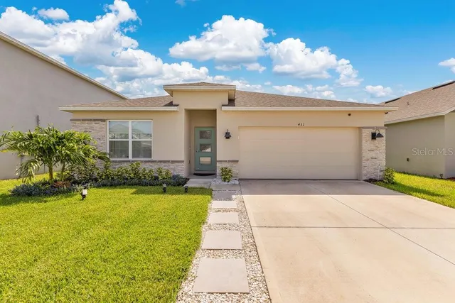 a view of a back yard of the house