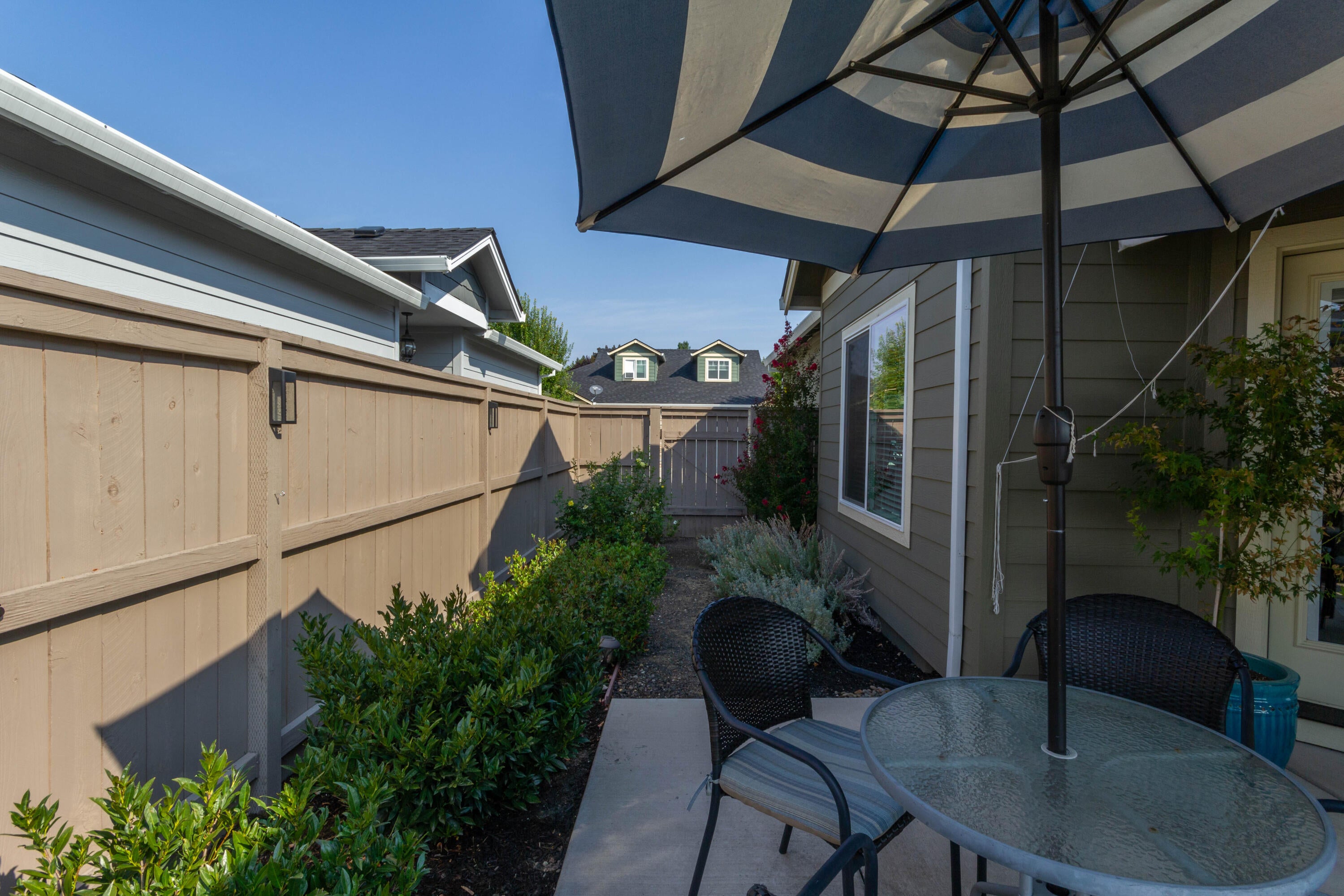 401 Live Oak Loop Central Point, OR 97502 - Photo 20 of 26 21