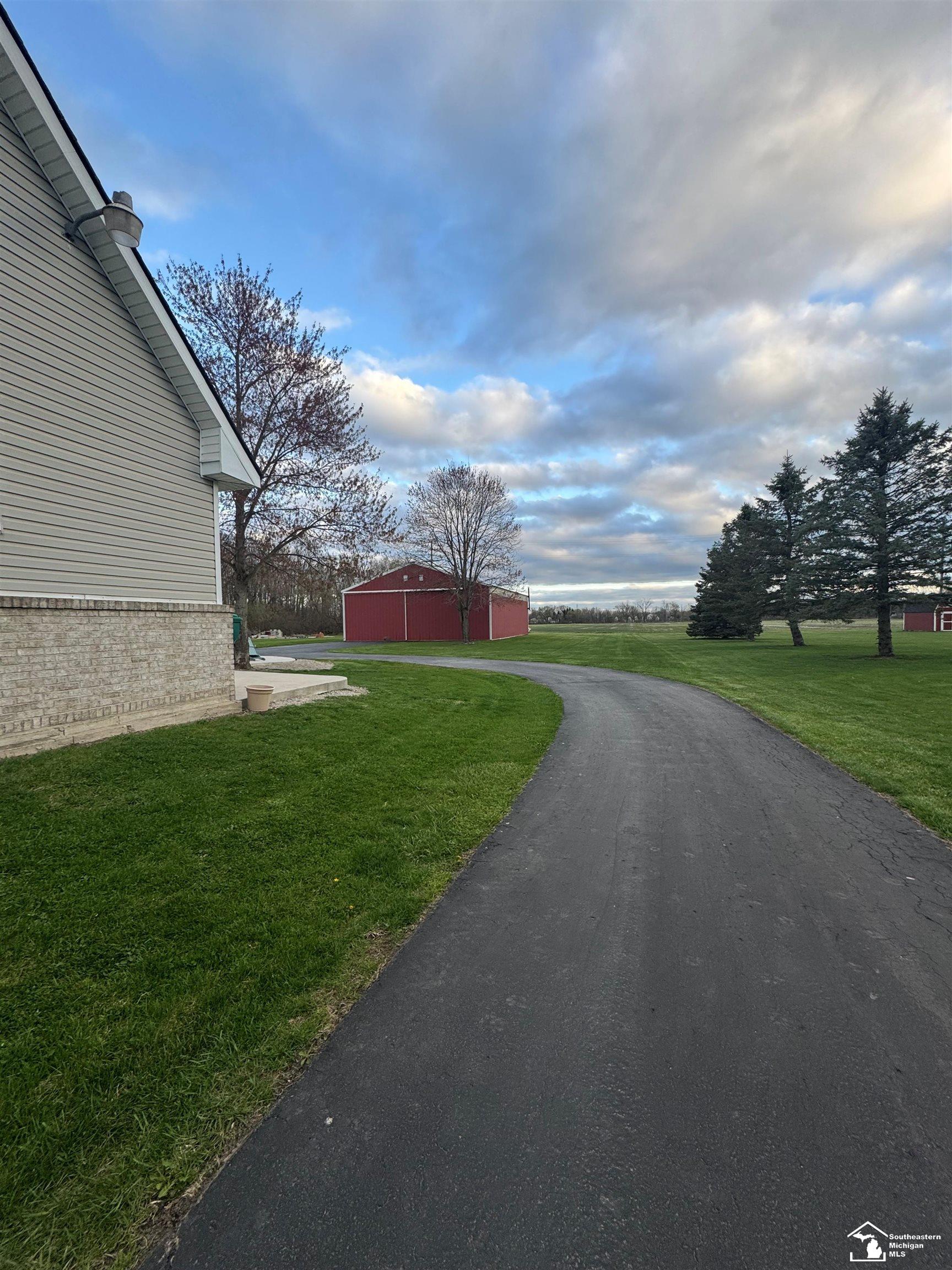 32461 West Road New Boston, MI 48164 - Photo 5 of 9