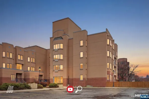 $725,000 | 504 Nelson Court, Edgewater, NJ 07020