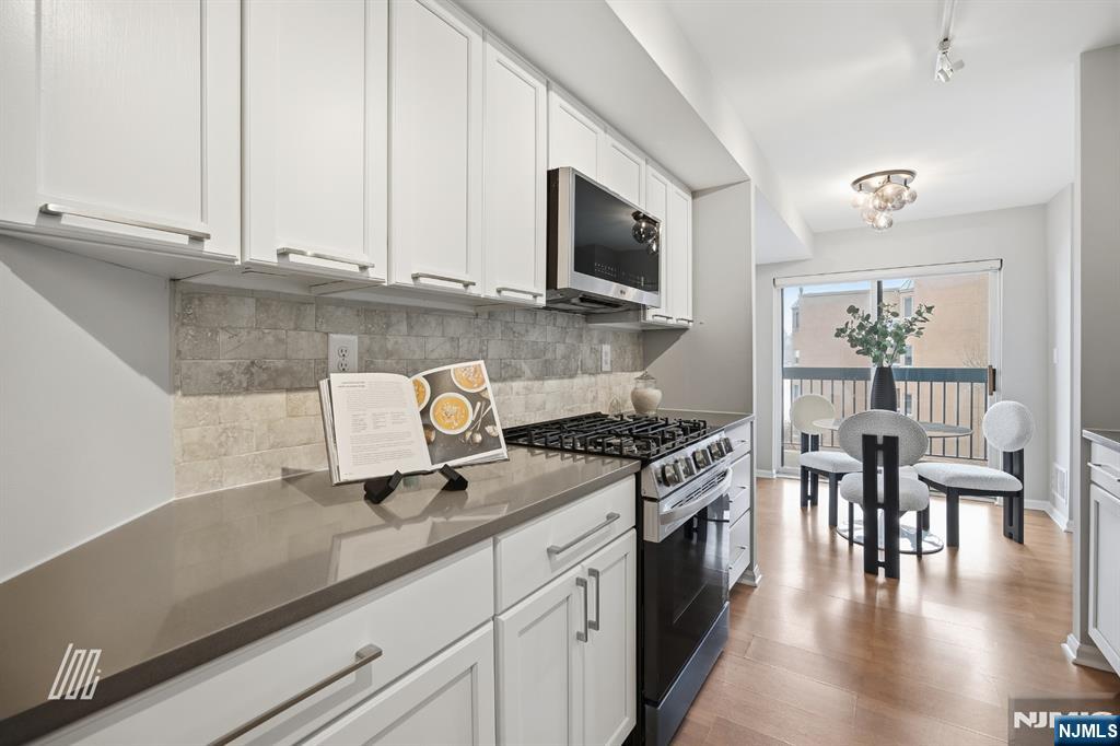 504 Nelson Court Edgewater, NJ 07020 - Photo 13 of 37