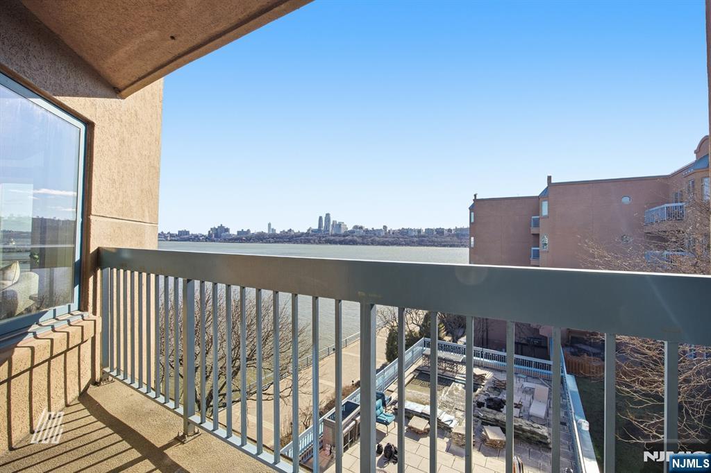 504 Nelson Court Edgewater, NJ 07020 - Photo 16 of 37