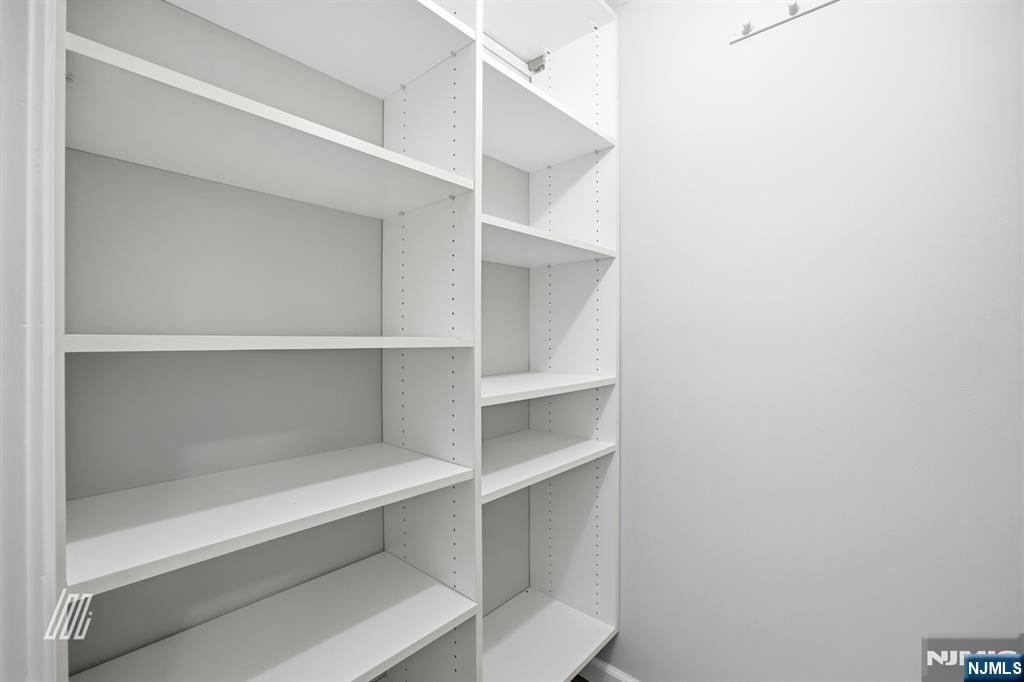 504 Nelson Court Edgewater, NJ 07020 - Photo 24 of 37