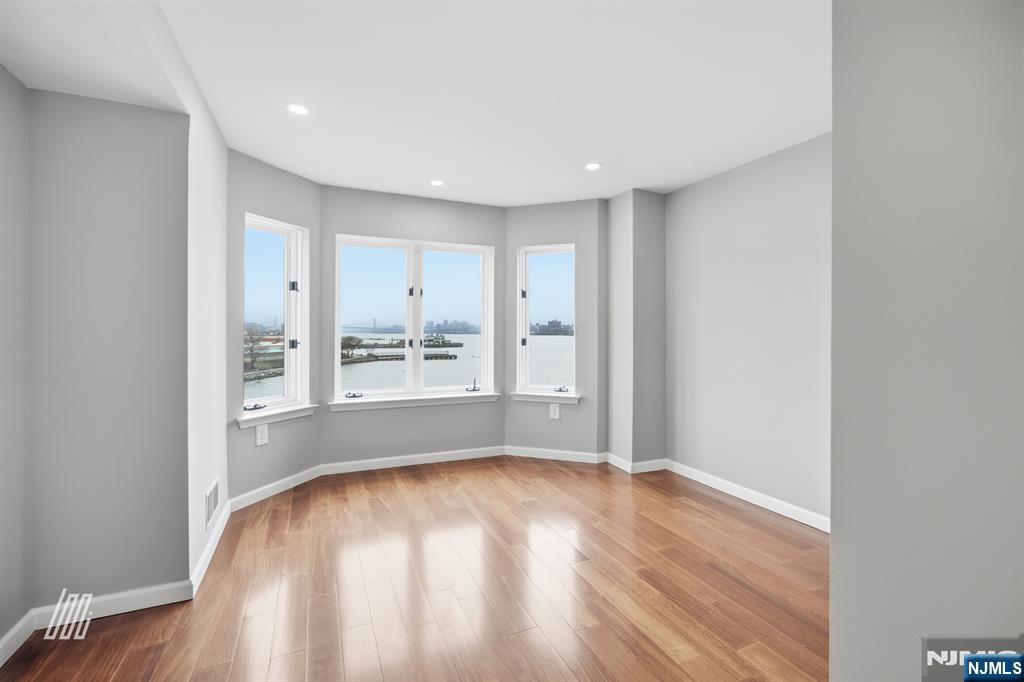 504 Nelson Court Edgewater, NJ 07020 - Photo 28 of 37