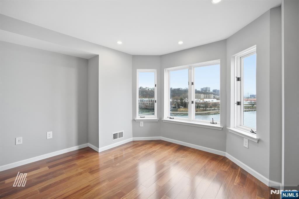 504 Nelson Court Edgewater, NJ 07020 - Photo 29 of 37