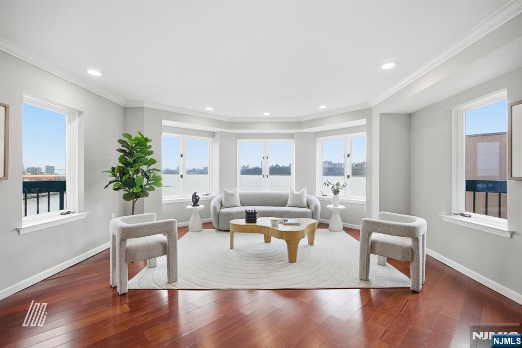 504 Nelson Court Edgewater, NJ 07020 - Photo 4 of 37