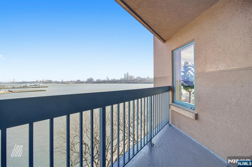 504 Nelson Court Edgewater, NJ 07020 - Photo 9 of 37